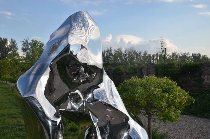 mirror-polished-refelection- stainless-steel sculpture-rock-sculptures