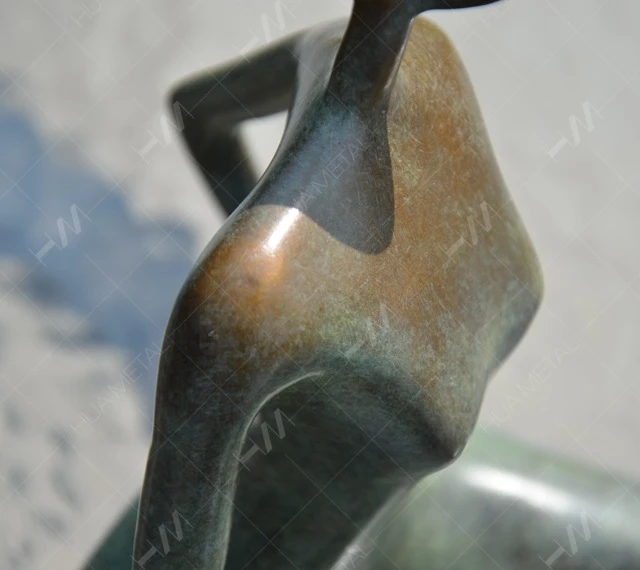 Contemporary Bronze Statue The Travellers suppliers
